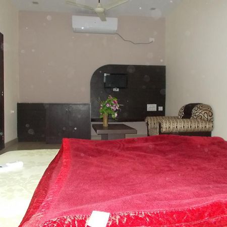 Hotel Rudraksh Virani エクステリア 写真