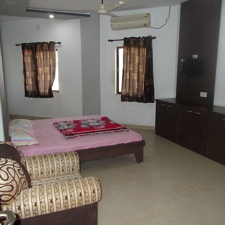 Hotel Rudraksh Virani エクステリア 写真