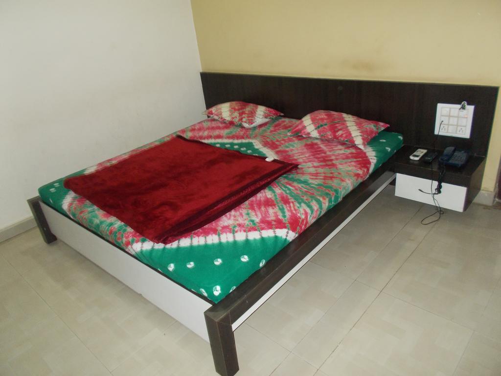 Hotel Rudraksh Virani エクステリア 写真