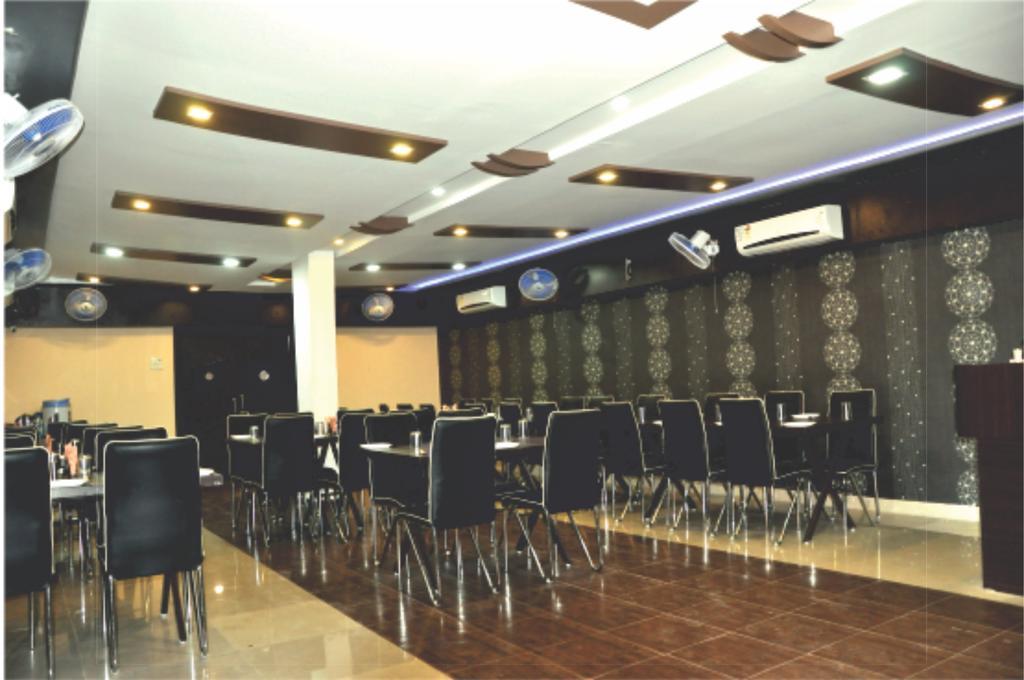 Hotel Rudraksh Virani エクステリア 写真
